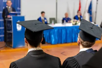Kiállnak oktatóik mellett a Pázmány végzősei