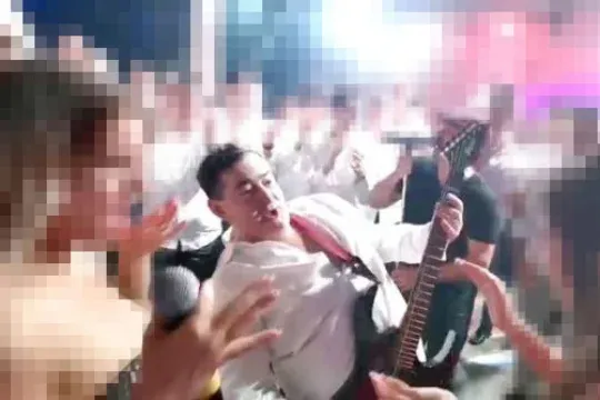 Majdnem 70 milliót kapott egy gitáros app fejlesztésére egy Mészáros-közeli cég, de évek óta nem készül el