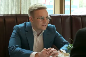 Ki az a Partos Bence, aki egy kiszivárgott papír szerint a Fidesz digitális közösségét építené?