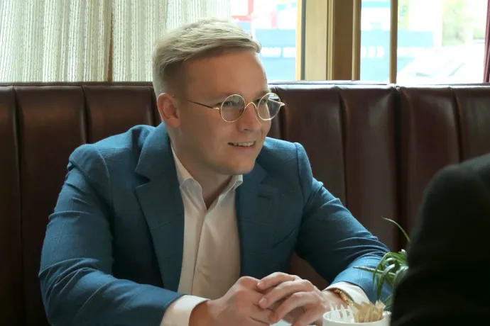 Ki az a Partos Bence, aki egy kiszivárgott papír szerint a Fidesz digitális közösségét építené?