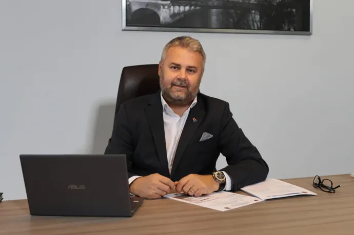 Önként mondott le a juttatása egy jelentős részéről egy állami cégvezető