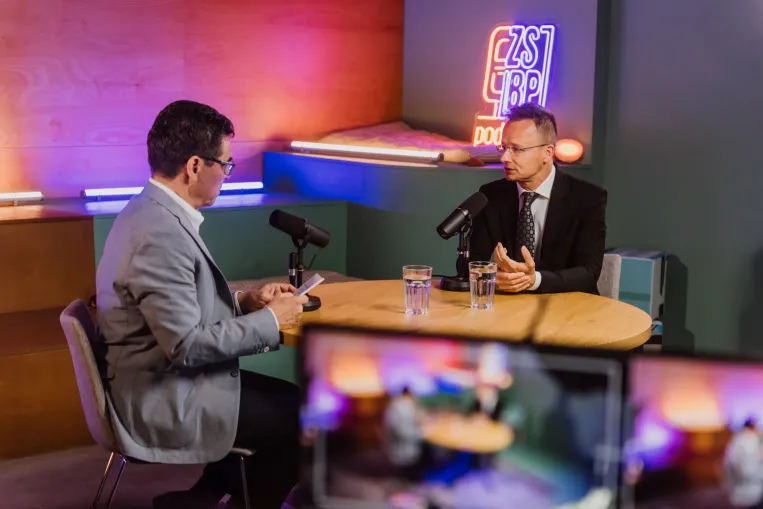Hódít a podcast a Fideszben