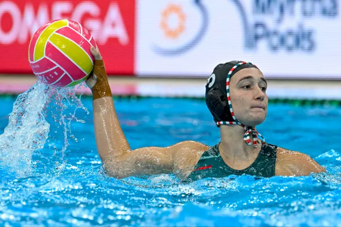 Háromgólos hátrányból fordítva, nagy csatában nyert a női pólóválogatott a görögök ellen a vizes vb-n
