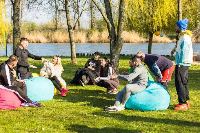 „Tüzelő ágyékod a kiesés szélére sodort minket” – párkapcsolati tanácsok, szexizmus és taplóság az Exek csatájában