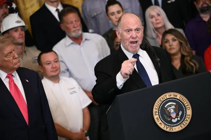 Tom Homann beszédét hallgatja Donald Trump 2025. június 26-án a Fehér Házban tartott Egy, Nagy, Szép Esemény (One, Big, Beautiful Event) elnevezésű rendezvényen – Fotó: Brendan Smialowski / AFP