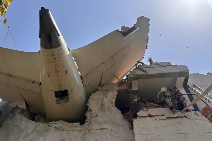 Lezuhanása előtt leállították az Air India gépének hajtóművét egy előzetes jelentés szerint