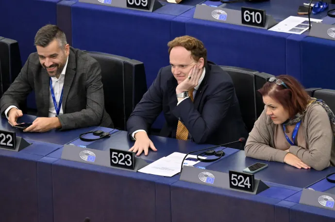 László András, Schaller-Baross Ernő és Vicsek Annamária, a Fidesz EP-képviselői Strasbourgban – Fotó: Purger Tamás / MTI