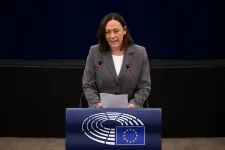 A Mi Hazánk egyetlen európai parlamenti képviselője devizában gyűjti a pénzét