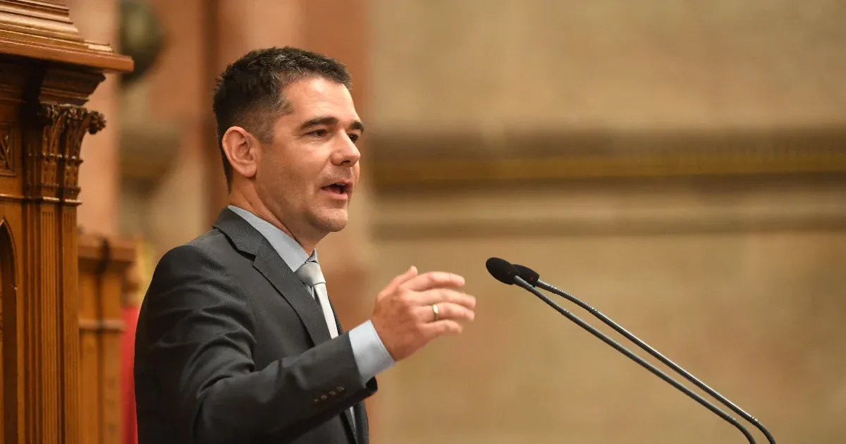 Novák Előd kérdése a belügyminiszterhez: Betilthatják-e a román szélsőjobboldali gyűlést Budapesten? Novák Előd kérdése a belügyminiszterhez: Betilthatják-e a román szélsőjobboldali gyűlést Budapesten?