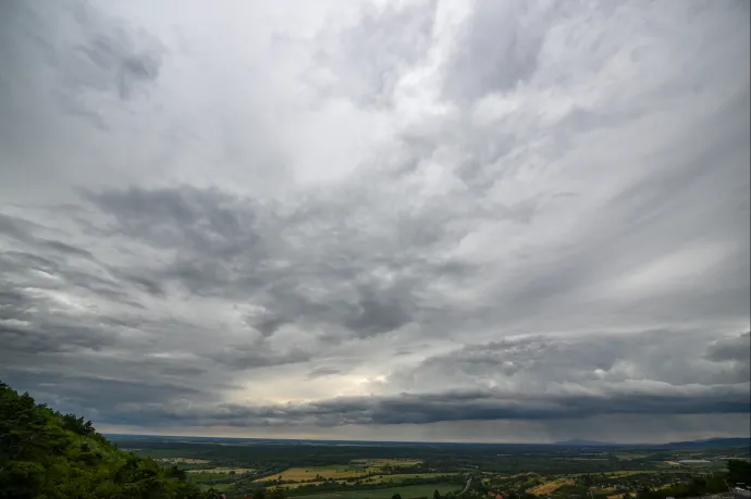 Zivatar veszélye miatt 11 vármegyére adtak ki figyelmeztetést