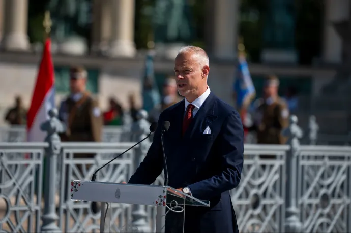 Szalay-Bobrovniczky Kristóf honvédelmi miniszternek volt a legmagasabb jövedelme tavaly a kormánytagok közül