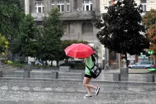 Jön a kánikula, de hamar el is megy, holnaptól ismét szükség lehet az esernyőkre