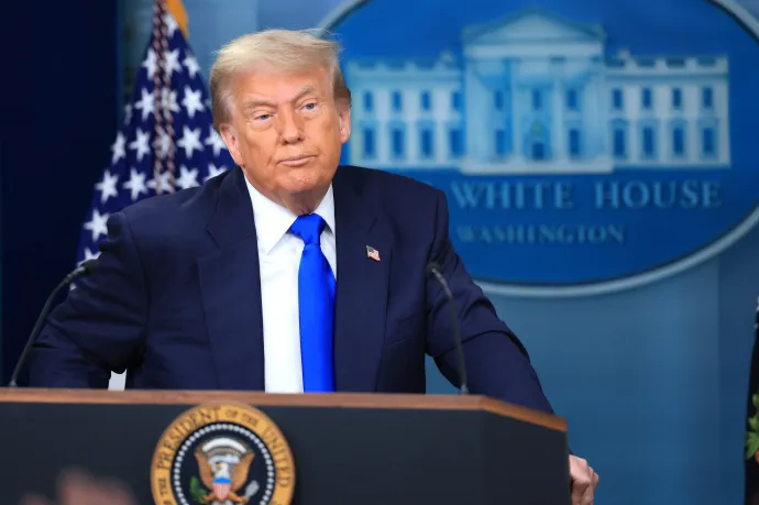 A masiniszta beszól, a kalauz világgá megy – Trump és a világ hadiipara