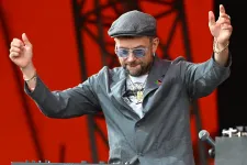 Damon Albarn a Müpát szidta, és az autokratikus európai jobboldalhoz hasonlította az egyik szervezőt egy hamburgi koncerten