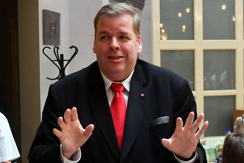 54 éves korában meghalt Schmuck Andor – Forrás: Telex.hu