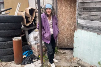 Kamu meghatalmazással adták el Júlia feje fölül a lakását, egy ponton Schadl György neve is előkerült