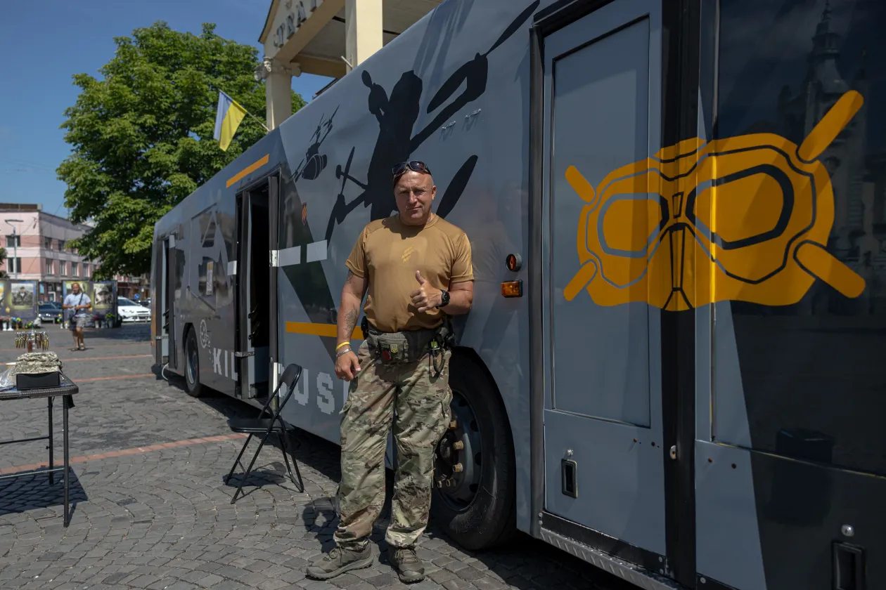 A Killhouse drónpilóta-akadémiát népszerűsítő kampánykörút munkácsi állomása – Fotó: Ivándi-Szabó Balázs / Telex