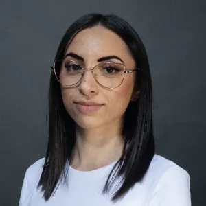 Az év roma hőse: szegregált utcából a doktori iskolába – interjú Hadházi Renátával