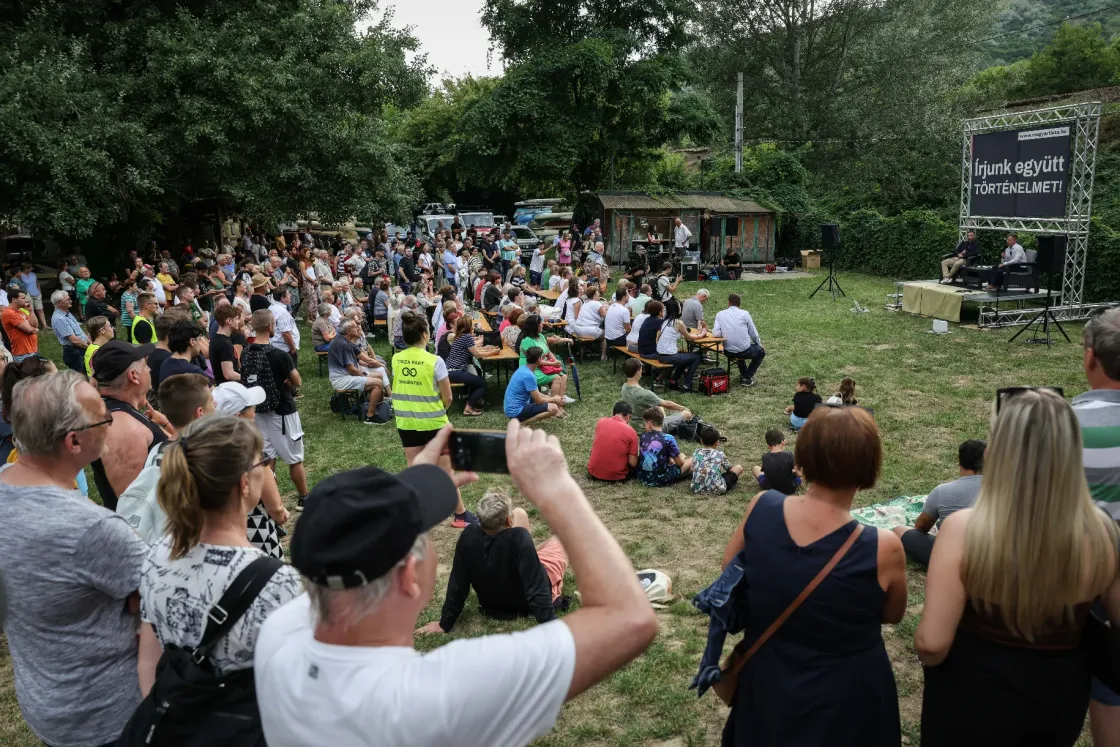 Magyar: A miniszterelnök családjához kerül a fél pesti belváros, a világörökség része