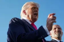 Trump szerint minden megbízható adatot nyilvánosságra kell hozni az Epstein-ügyben