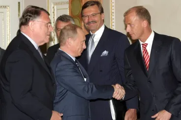 Mr. Russia közel százmillió forintért ad tanácsot a MÁV-nak