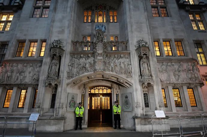 Több ezer afgán kapott titokban menedékjogot Nagy-Britanniában, miután kiszivárogtak a személyes adataik