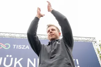 Olyan választási adatokból számolta ki a Fidesz győzelmét a Mandiner, amelyeken a Tisza nem is indult