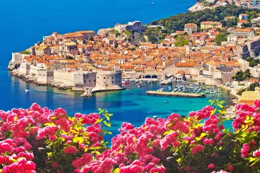 Így harcol a sok turistával Barcelona és Dubrovnik
