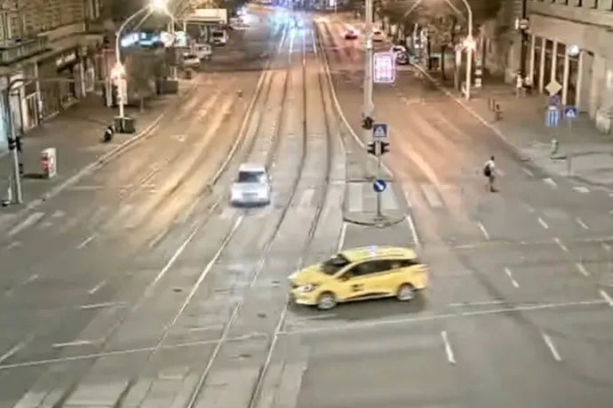 Letartóztatták azt a vezetéstől eltiltott sofőrt, aki menekülés közben taxival ütközött Budapesten
