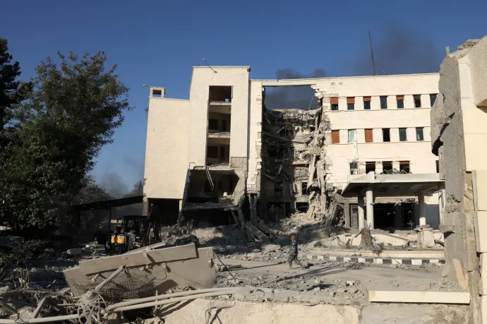 A szíriai hadsereg súlyosan megrongálódott főhadiszállása Damaszkuszban, 2025. július 16-án – Fotó: Bakr ALkasem / AFP