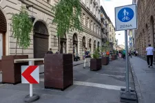 A Semmelweis klinikája szerint nem kaptak hivatalos értesítést a Tűzoltó utcai lezárásról, Puzsérék emailekkel bizonyítanák, hogy már májusban szóltak