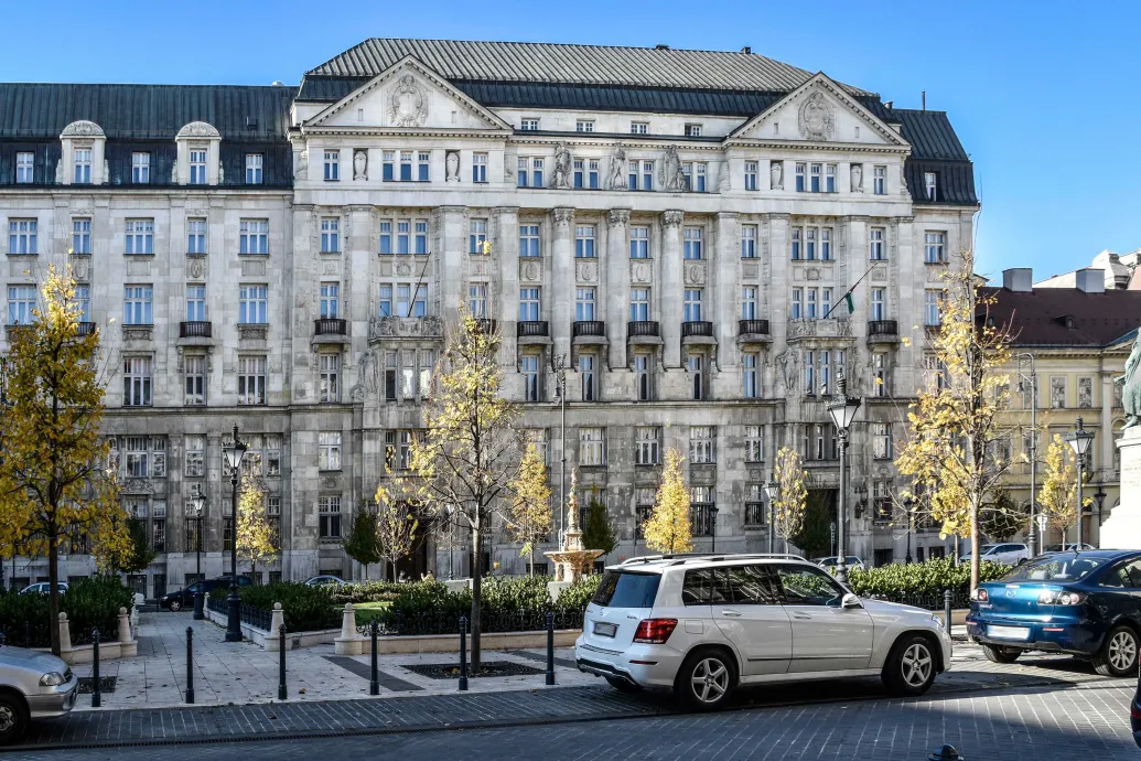 A belvárosi paloták privatizációjának nem a vagyon felélése, hanem a takarékoskodás a célja az NGM szerint – Forrás: Telex.hu