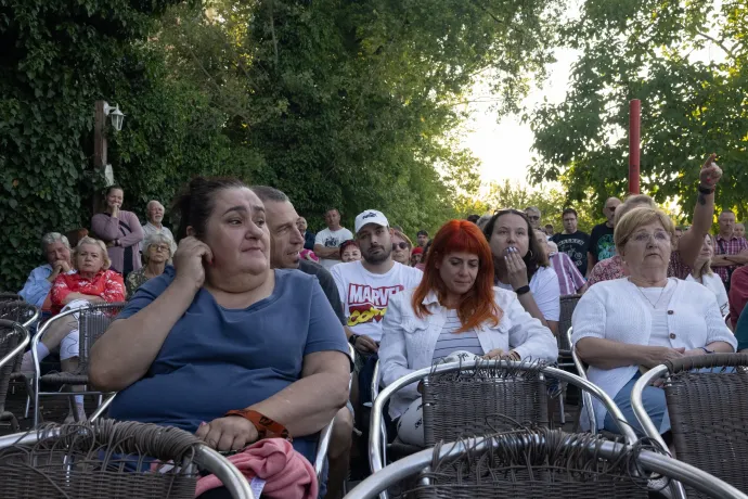 Trippon Norbert újpesti polgármester a lakossági fórumon – Fotó: Hevesi-Szabó Lujza / Telex