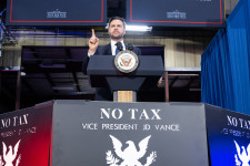 Rövidtávú élénkítésért jelentős kockázatot vállal Amerika