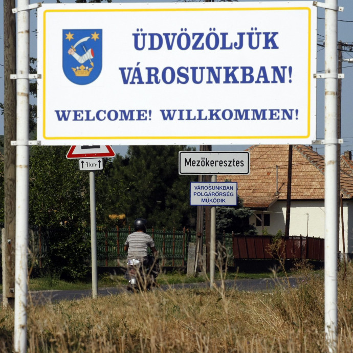 Csökken a népesség, pang az ingatlanpiac az önazonossági törvénnyel elsőként élő városban