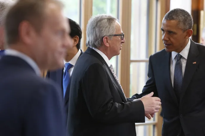 Jean-Claude Juncker, az Európai Bizottság elnöke és Barack Obama amerikai elnök a G7-csúcstalálkozó második napján tartott munkaülésen a németországi Garmisch-Partenkirchen közelében lévő Schloss Elmauban 2015. június 8-án – Fotó: Goran Gajanin / Anadolu Agency / AFP