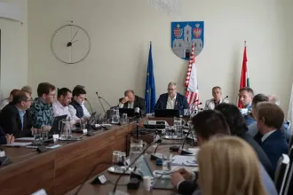 Nem látja szívesen a Szigeten fellépő Kneecapet az óbudai polgármester