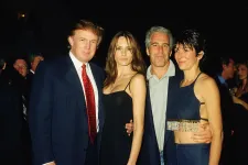 WSJ: Trump meztelen nős szülinapi levelet küldött Epsteinnek. Trump tagad, és perrel fenyegetőzik