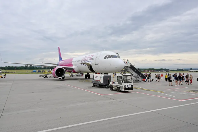 Nem találtak időben szerelőt a Wizz Air gépéhez, órákig várakoztak a fedélzeten a Madridból Budapestre tartó utasok