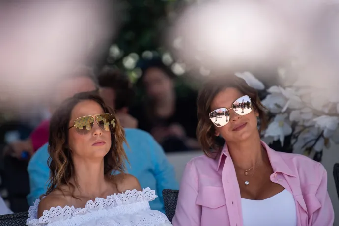 Ahol ők mozognak, ott nem elég a sima Birkin táska, ott a gyémánttal kirakott kell 120 millióért