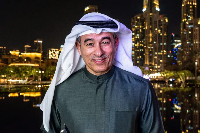 A Rákosrendezőtől elesett dubaji befektetővel sétálgatott a parlamentnél Tiborcz István és Orbán Ráhel