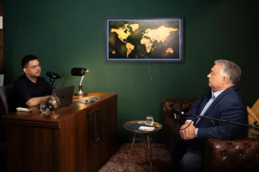 Orbán Viktor nyári podcasthaknija azt jelzi az elemzők szerint, hogy nem áll jól a Fidesz