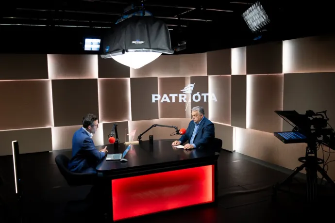 Orbán Viktor nyári podcasthaknija azt jelzi az elemzők szerint, hogy nem áll jól a Fidesz