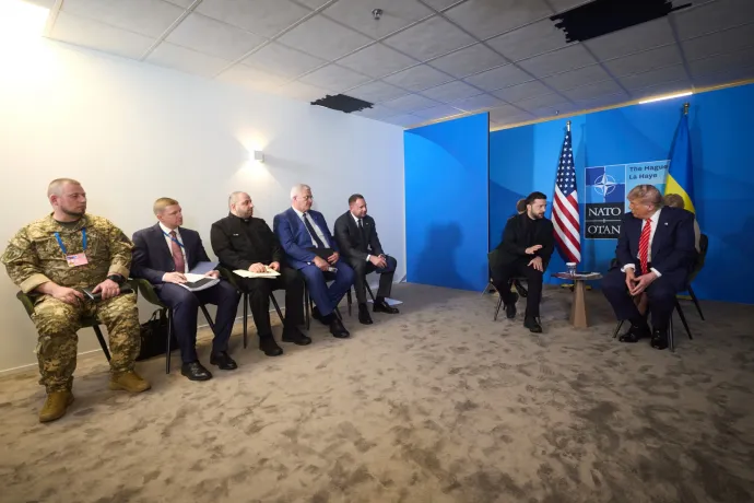 Zelenszkij és Donald Trump találkozója a NATO-tagországok kétnapos csúcsértekezletének második napján, 2025. június 25-én Hágában – Fotó: Ukrán elnöki sajtószolgálat / Reuters