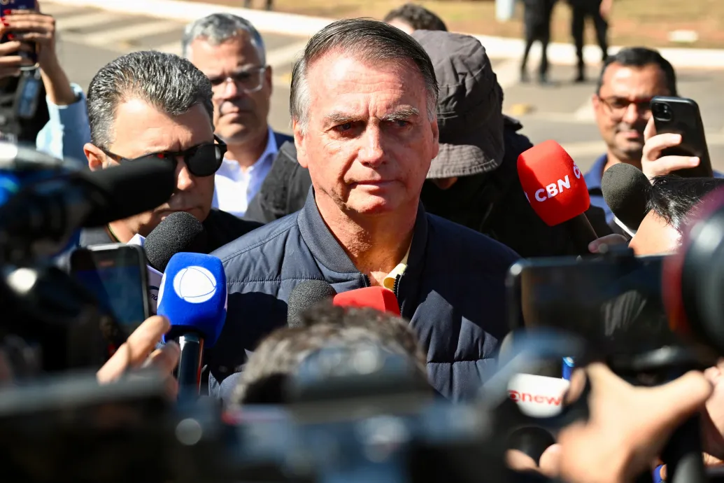 Nyomkövető viselésére utasították Jair Bolsonaro volt brazil elnököt