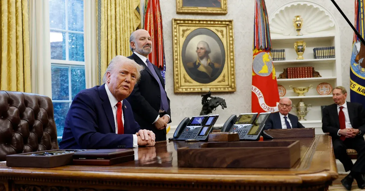 Trump beperelte a WSJ tulajdonosát, miután a lap megírta, hogy meztelen nős szülinapi levelet küldött Epsteinnek