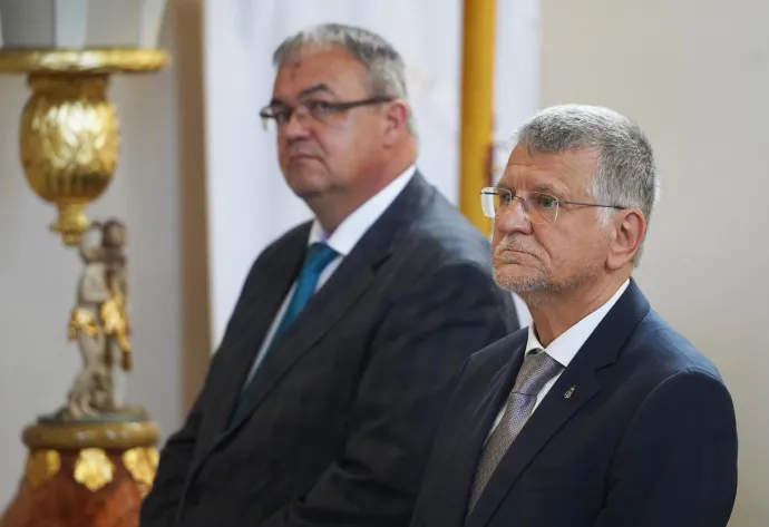 Így nézett ki Kövér László július 20-án és július 4-én – Fenti fotó: Filep István / MTI, lenti fotó: Ujvári Sándor / MTI