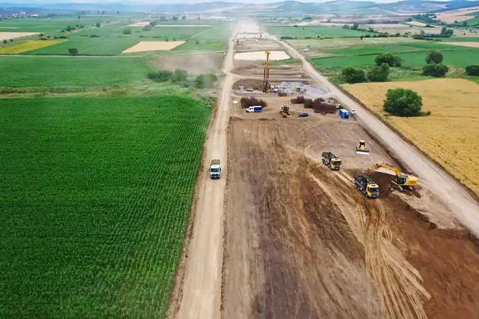 Aláírták az építési engedélyt a Marosvásárhely és Nyárádszereda közötti autópályaszakaszra, amit már hónapok óta építenek