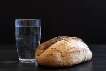 Lehet csak kenyéren és vízen élni?