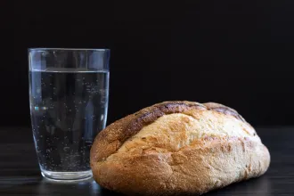 Lehet csak kenyéren és vízen élni?